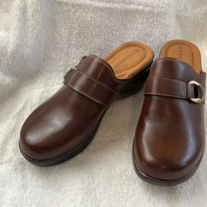 Clogs